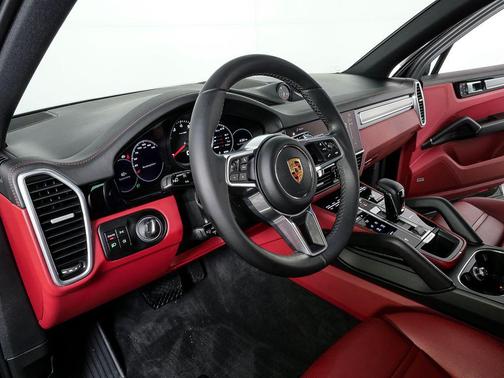 2023 Porsche Cayenne Platinum Edition