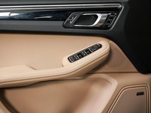 2025 Porsche Macan AWD