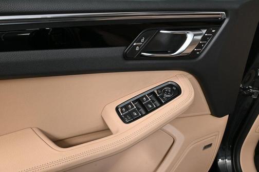 Volcano Grey Metallic 2026 Porsche Macan Macan