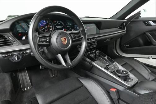 2020 Porsche 911 Carrera