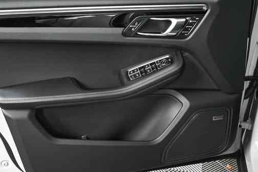 2024 Porsche Macan AWD