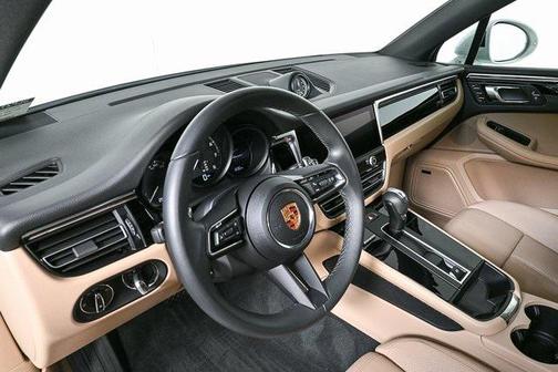 2025 Porsche Macan AWD
