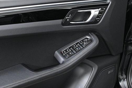 2025 Porsche Macan AWD