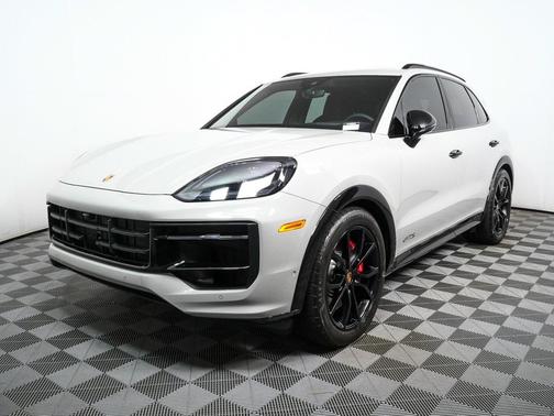 2025 Porsche Cayenne GTS