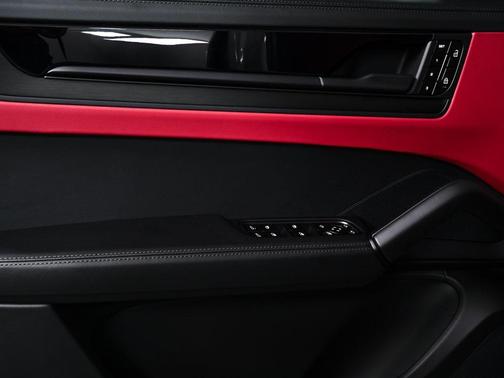 2025 Porsche Cayenne GTS