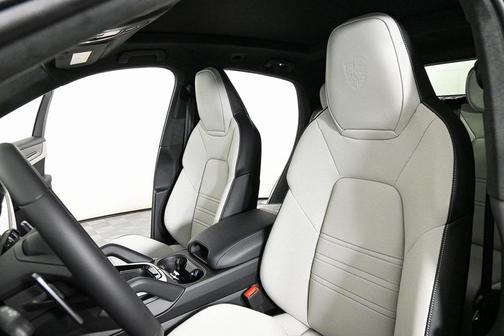 2026 Porsche Cayenne GTS