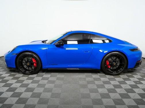 2025 Porsche 911 Carrera 4 GTS