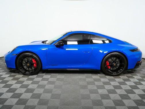 2025 Porsche 911 Carrera 4 GTS
