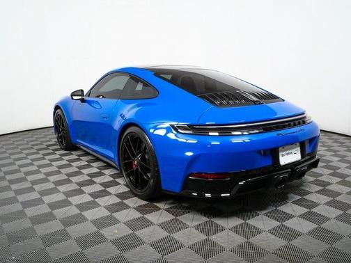 2025 Porsche 911 Carrera 4 GTS