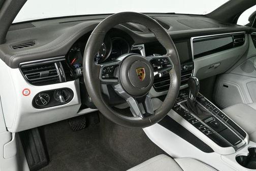 2021 Porsche Macan Base