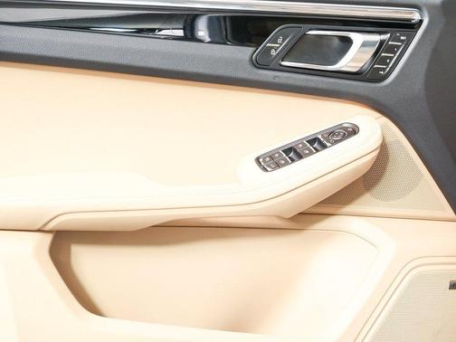 2025 Porsche Macan AWD