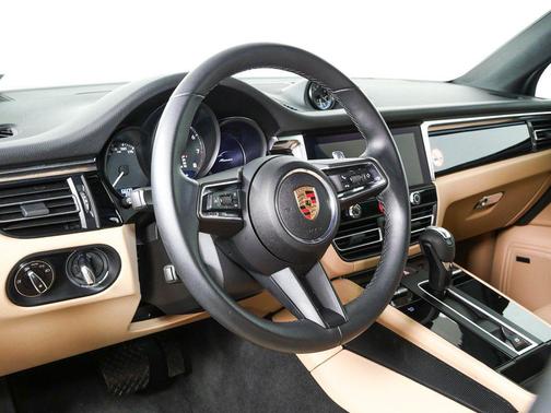 2025 Porsche Macan AWD