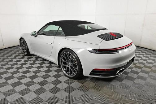 2022 Porsche 911 Carrera