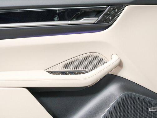 2026 Porsche Macan RWD