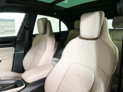 2026 Porsche Macan RWD