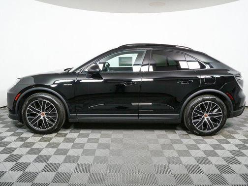 2026 Porsche Macan RWD