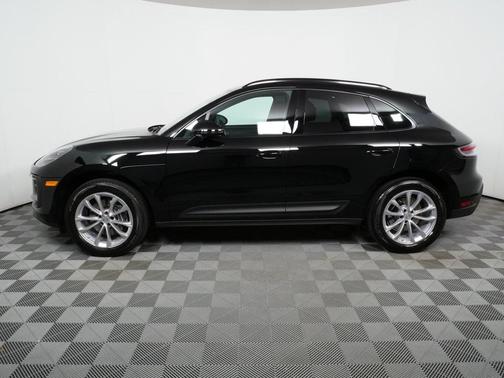 2025 Porsche Macan AWD