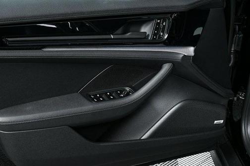 2025 Porsche Panamera 4