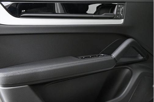 2025 Porsche Cayenne AWD