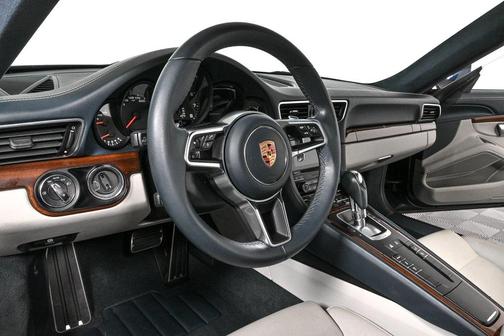 2017 Porsche 911 Carrera