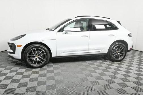 2025 Porsche Macan Base