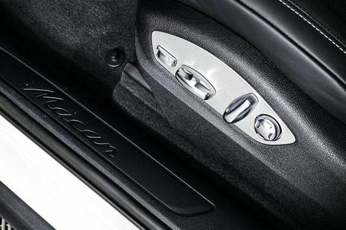 Chalk 2024 Porsche Macan Macan