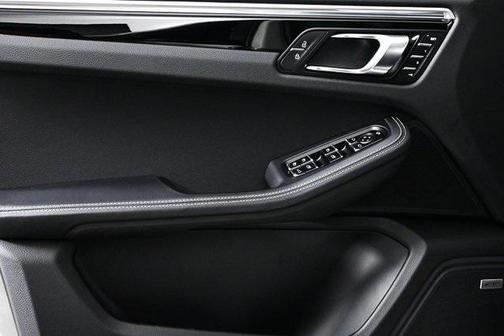 Chalk 2024 Porsche Macan Macan