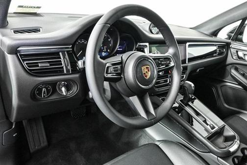 2025 Porsche Macan AWD