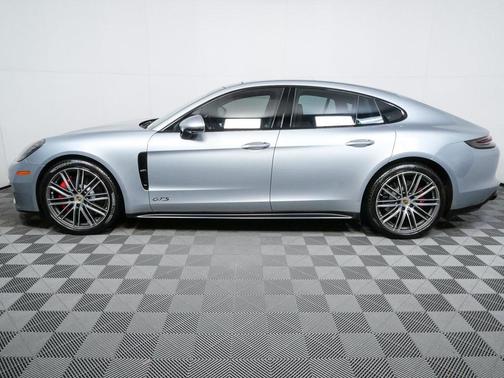 2019 Porsche Panamera GTS