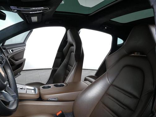 2019 Porsche Panamera GTS