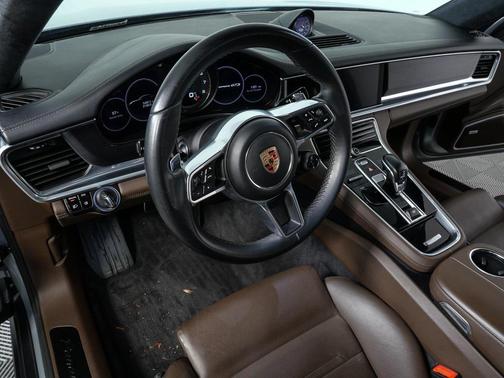 2019 Porsche Panamera GTS