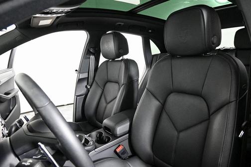 2025 Porsche Macan AWD