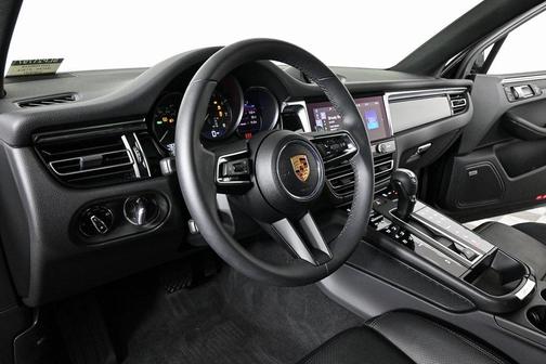 2025 Porsche Macan AWD