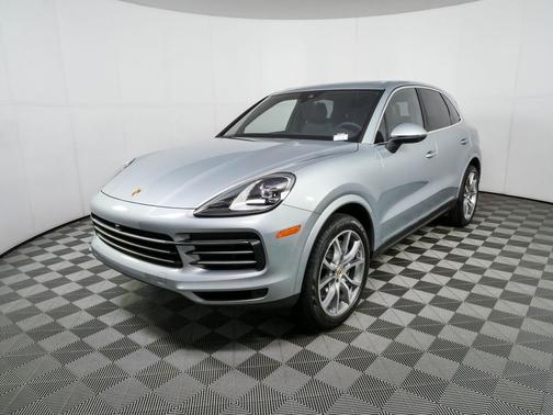 Dolomite Silver Metallic 2023 Porsche Cayenne Cayenne