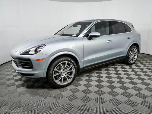 Dolomite Silver Metallic 2023 Porsche Cayenne Cayenne