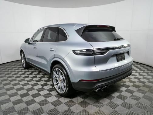 Dolomite Silver Metallic 2023 Porsche Cayenne Cayenne