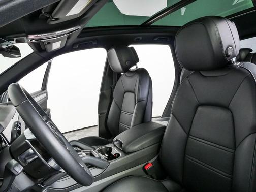 Dolomite Silver Metallic 2023 Porsche Cayenne Cayenne