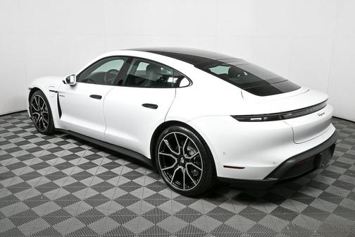 2025 Porsche Taycan RWD