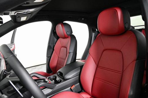2025 Porsche Cayenne AWD