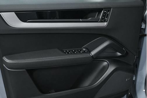 2025 Porsche Cayenne AWD