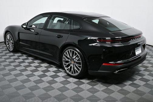2025 Porsche Panamera 4