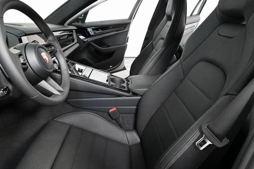 2026 Porsche Panamera 4