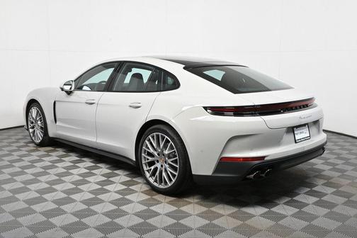 2026 Porsche Panamera 4