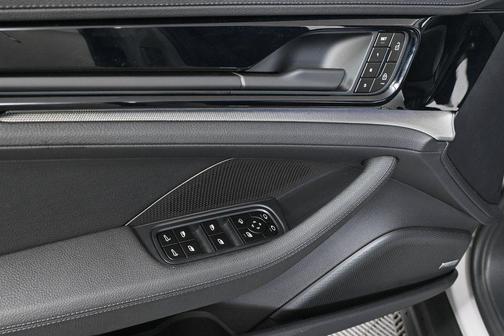 2026 Porsche Panamera 4