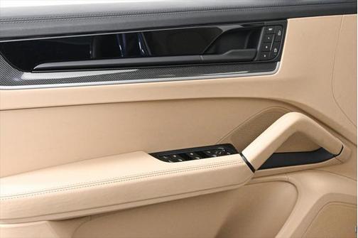 2024 Porsche Cayenne AWD