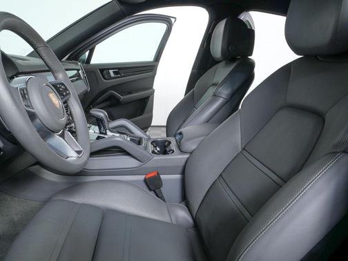 White 2023 Porsche Cayenne Cayenne