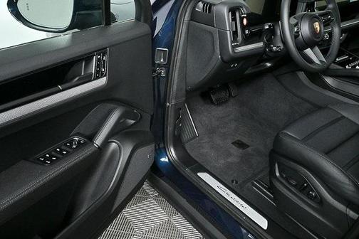 2024 Porsche Cayenne AWD
