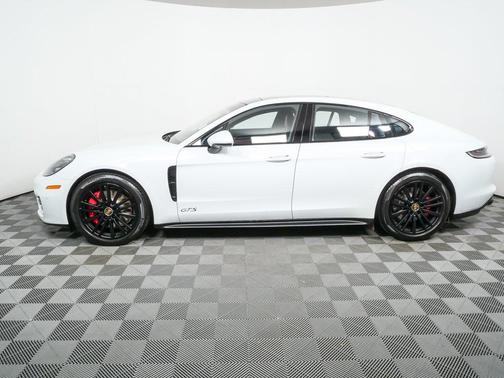 2023 Porsche Panamera GTS
