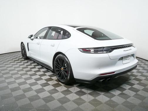 2023 Porsche Panamera GTS