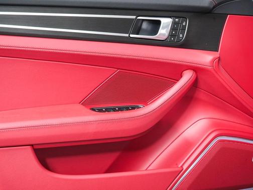 2023 Porsche Panamera GTS